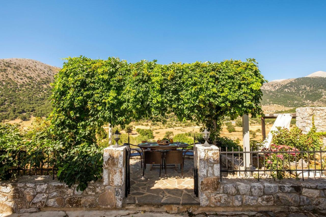 Stone Built Villa Galatia, Poolside & Perfect View Kares Ngoại thất bức ảnh